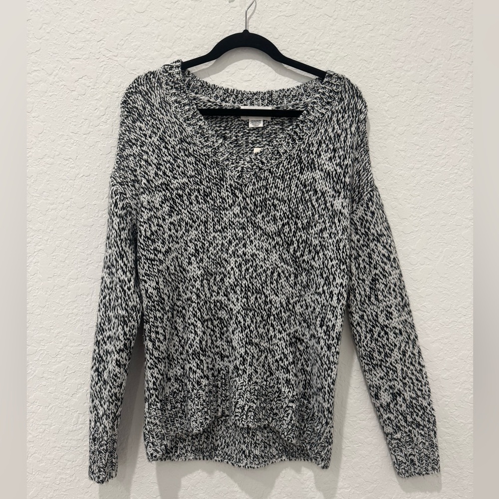 PINK by Victoria’s Secret V-Neck Black and White Marbled Sweater Size S
